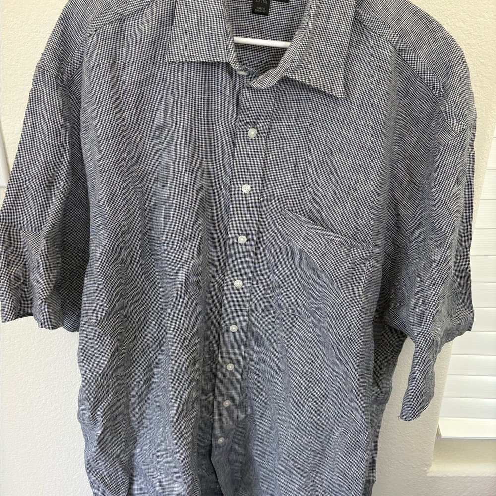 Cutter & Buck Black and White Casual Button Down Shirt